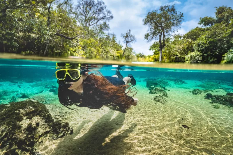 Turista Flutuando no Rio da Prata