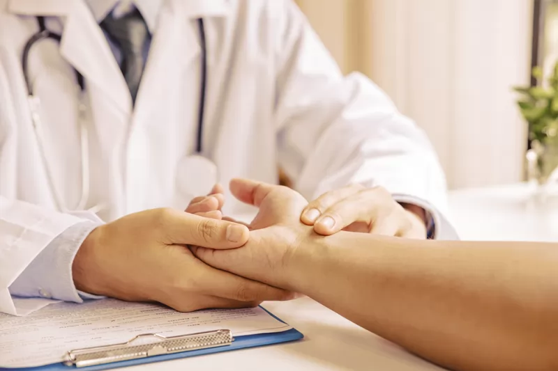 Há reembolso integral quando o cancelamento é feito por motivo de saúde comprovado com apresentação de Atestado Médico.