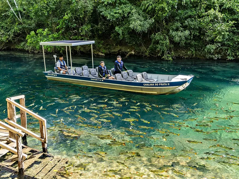 Barco de Apoio no Rio da Prata em Jardim