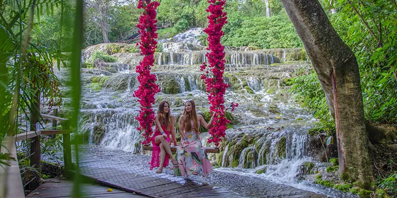 Flutuação Nascente Azul Bonito Ms Acqua Viagens Balanço Flores