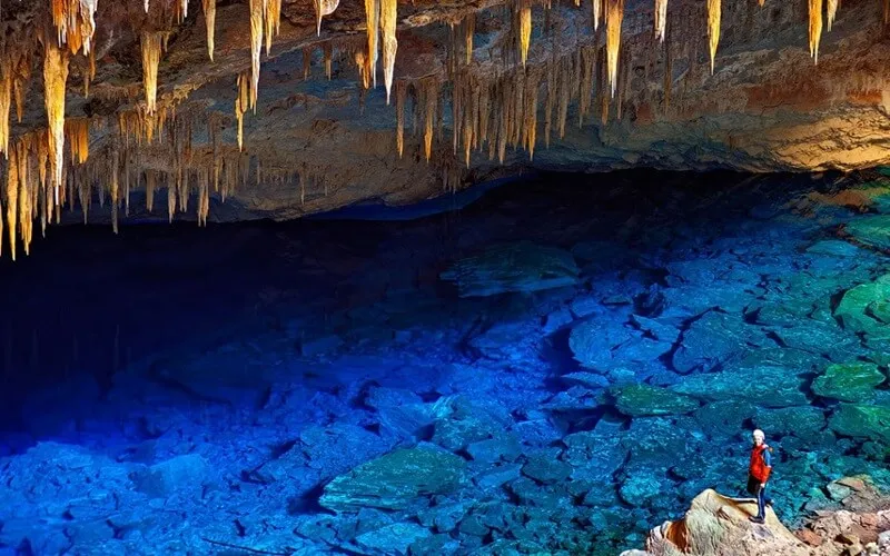 gruta-do-lago-azul