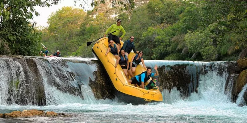 Passeio De Bote Em Bonito
