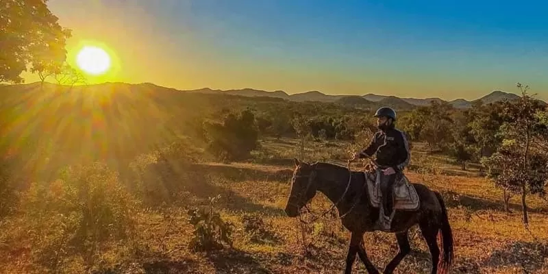 Cavalga Em Bonito Por Do Sol Na Estancia Mimosa