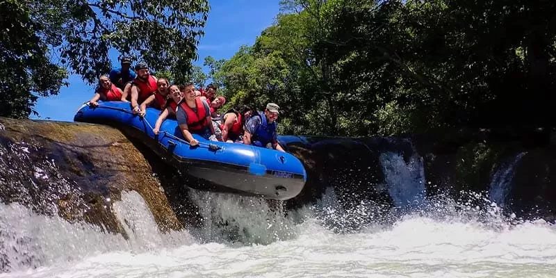 Passeio De Bote No Rio Formoso Em Bonito Ms